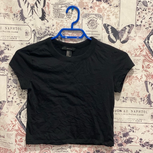 Simple black crop top - Picture 2 of 5